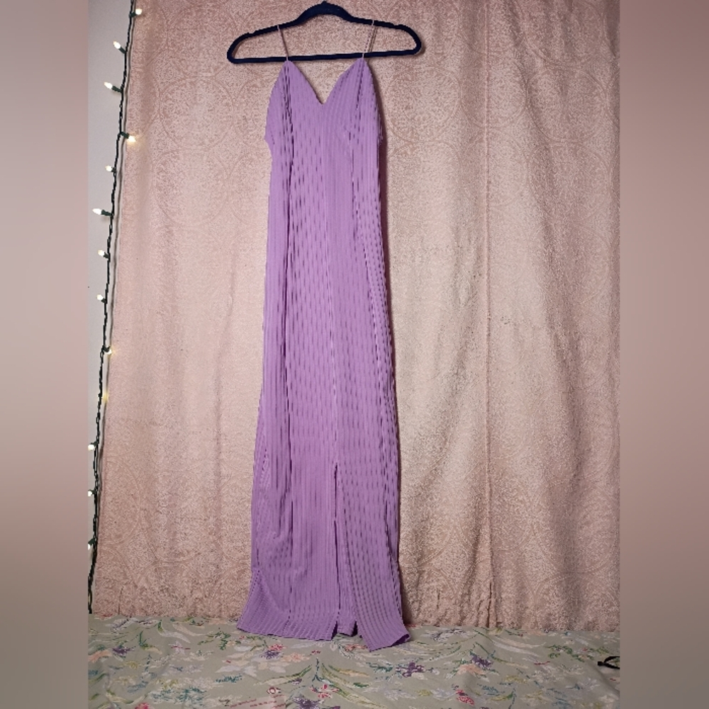 PrettyLittleThing Lavender Pleated V‑Neck Slim Dress